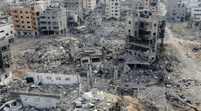 قوات الاحتلال تفخخ وتنسف مربعات سكنية وسط رفح الفلسطينية