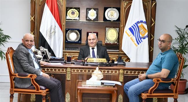 محافظ قنا يوجه بتذليل كل المعوقات أمام المستثمرين