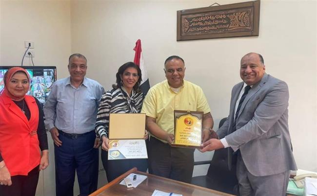 "حماة الوطن" بالإسكندرية يكرم مدير مستشفى الشاطبي الجامعي للأطفال