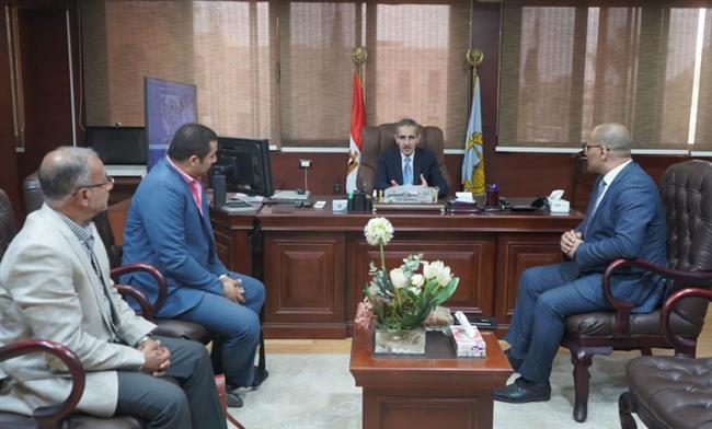 محافظ الغربية يجتمع مع لجنة اشراف مركز خدمات مصر