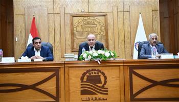 محافظ قنا يتابع حصر الأصول المملوكة للدولة بالمحافظة