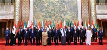الرئيس السيسي يتوسط صورة تذكارية خلال افتتاح المنتدي العربي الصيني