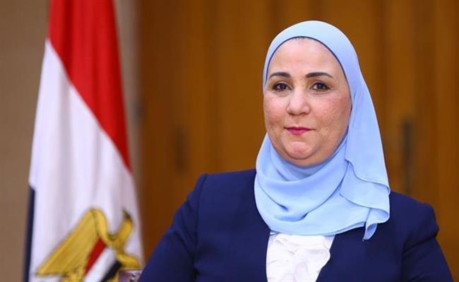 وزيرة التضامن توجه بنقل مسنة مريضة لإحدي دور الرعاية بالقاهرة 