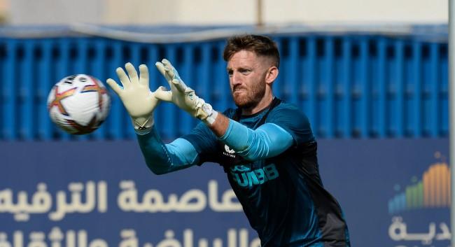 نيوكاسل يعلن تمديد عقد حارسه مارك جيليسبي موسماً إضافياً