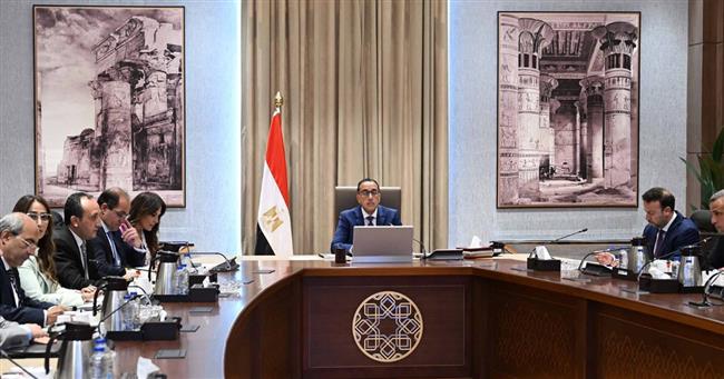 رئيس الوزراء: الحكومة تعمل على تعزيز تواجد المستثمرين وتحسين مستويات الشفافية
