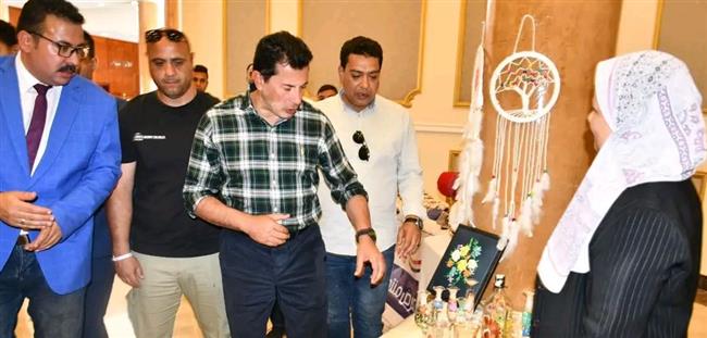 وزير الرياضة يفتتح معرض  للحرف اليدوية بالمدينة الشبابية والرياضية بشرم الشيخ