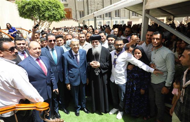 محافظ المنيا يزور المطرانيات ويقدم التهنئة للأخوة الأقباط بـ عيد القيامة المجيد
