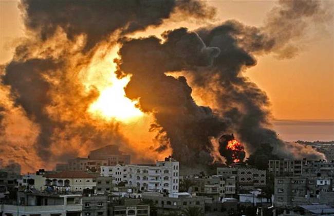 طائرات ومدفعية الاحتلال الإسرائيلي تستهدف منازل وأراض زراعية وسط وجنوب قطاع غزة