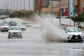 السعودية.. أمطار غزيرة تضرب الرياض ومدنا أخرى