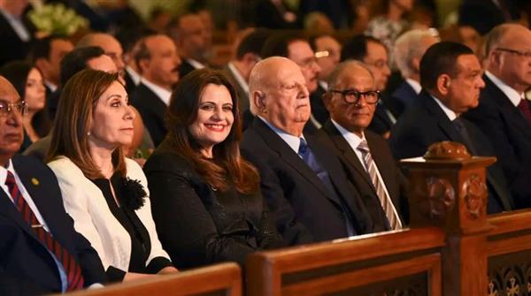 وزيرة الهجرة تشارك في قداس عيد القيامة المجيد بالكاتدرائية المرقسية