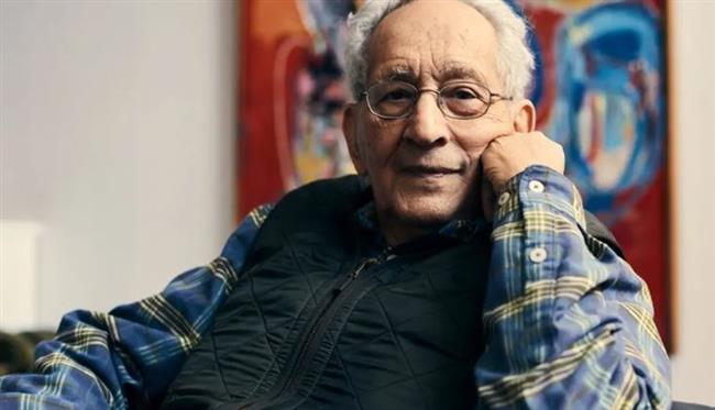 وفاة الرسام الأمريكي فرانك ستيلا عن 87 عاما بعد صراع مع المرض
