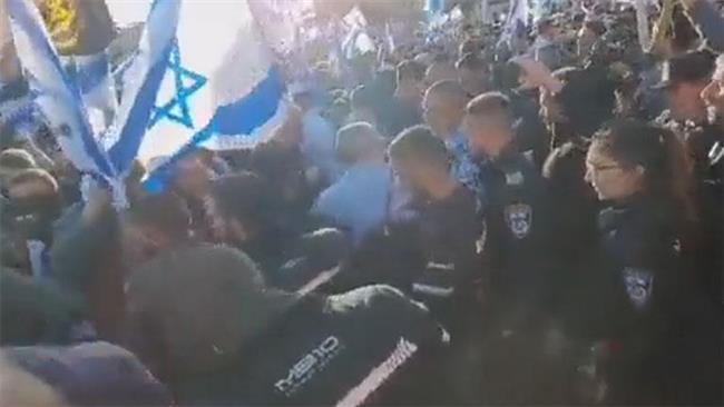 شرطة الاحتلال تستخدم القوة لـ فض مظاهرات تل أبيب 