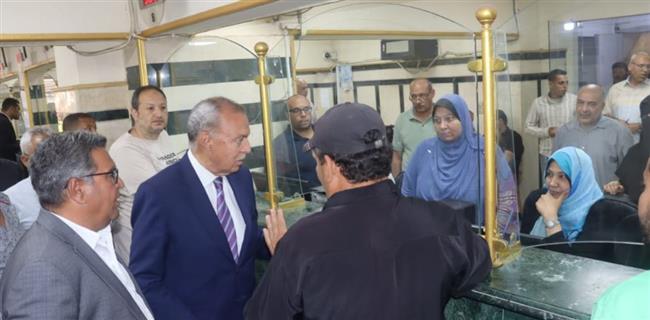 محافظ القليوبية يتابع استقبال طلبات التصالح في مخالفات البناء بـ كفر شكر وبنها 