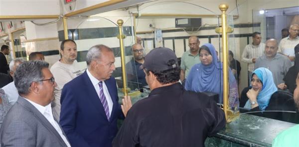 محافظ القليوبية يتابع استقبال طلبات التصالح في مخالفات البناء بـ كفر شكر وبنها