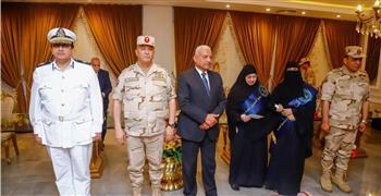 جمعية المحاربين القدماء وضحايا الحرب تكرم عدد من أسر الشهداء والمصابين