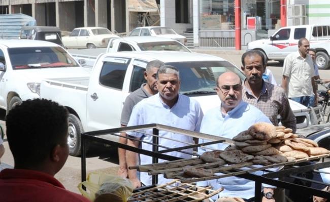 محافظ أسوان يوجه لإعلان أسعار الخبز السياحي والفينو