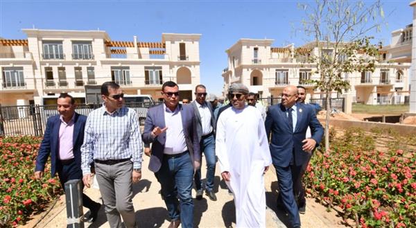 بالصور.. جولة وزير الإسكان العماني في العاصمة الإدارية