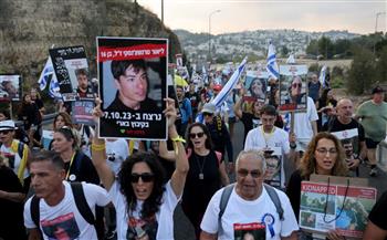 عائلات الإسرائيليين المحتجزين في غزة: نطالب "الكنيست" بدعم الصفقة التي أعلنها "بايدن"