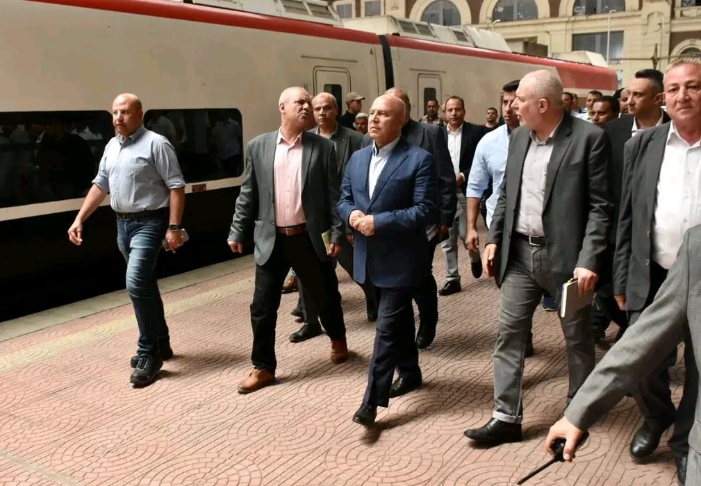 جولة تفقدية لـ وزير النقل بـ محطة مصر بـ الإسكندرية لمتابعة استعدادات عيد الأضحى