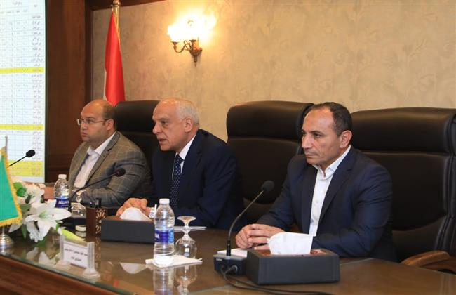 محافظ الجيزة يناقش نسب انتهاء مشروعات الخطة الاستثمارية للعام المالي 2023/2024