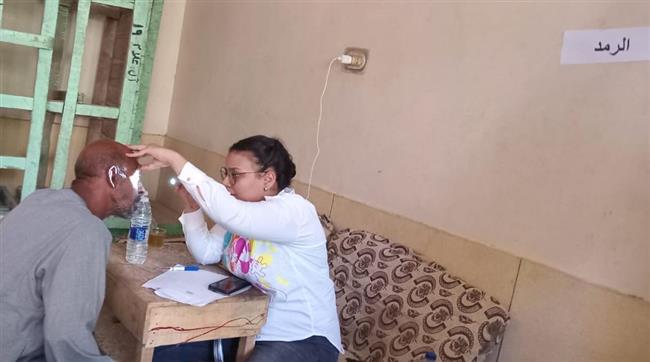قنا .. جامعة جنوب الوادي تنظم قافلة شاملة بقرية "أبو مناع" غرب دشنا