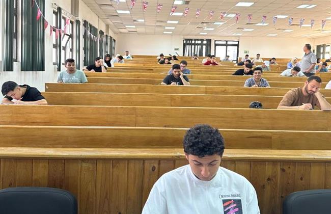 176 طالبا وطالبة يؤدون امتحانات كلية الهندسة جامعة الإسماعيلية الجديدة الأهلية