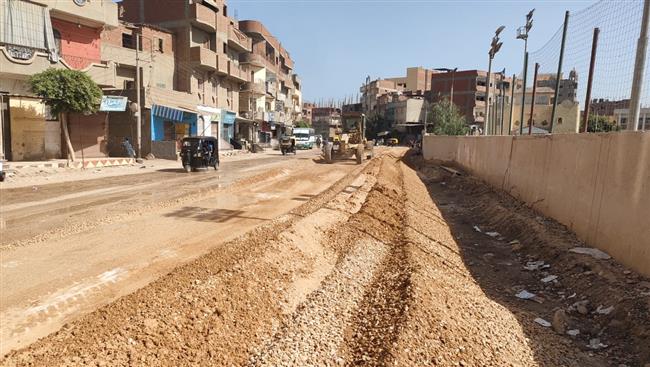 محافظ الغربية يتابع استمرار أعمال رصف طريق جسر مصرف محلة مرحوم