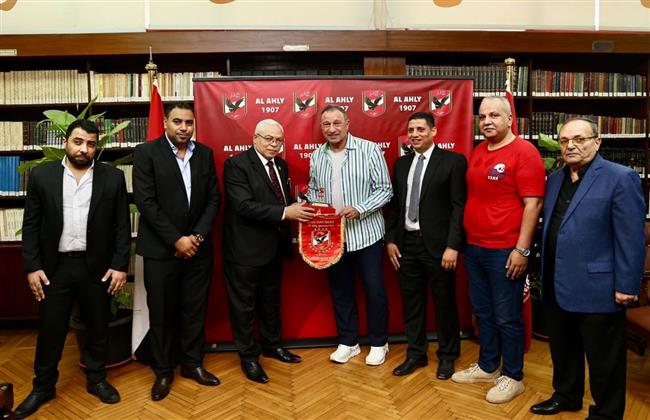 محمود الخطيب يستقبل وفد نادي النصر الرياضي