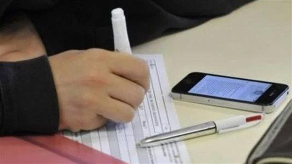 امتحانات الثانوية العامة.. "التعليم ": ضبط طالبين حاولا الغش الإلكتروني