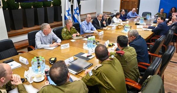 "كلام في السياسة" يبرز استقالات مجلس الحرب الإسرائيلي: "صفعة قوية تعرض لها نتنياهو"