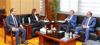   وزيرة التخطيط تناقش مع رئيس المركزي والإحصاء وضع الاستراتيجية الوطنية للإحصاء  