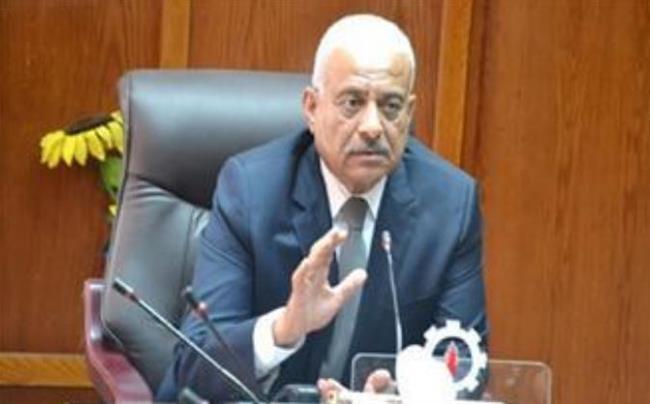 محافظ السويس يلتقى مسئولي الري والصرف لتطوير معابر بالقطاع الريفي