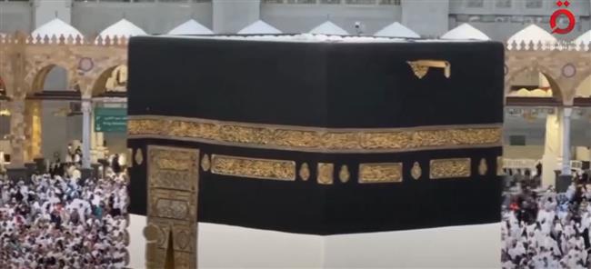 آلاف الحجاج يؤدون طواف القدوم بالمسجد الحرام