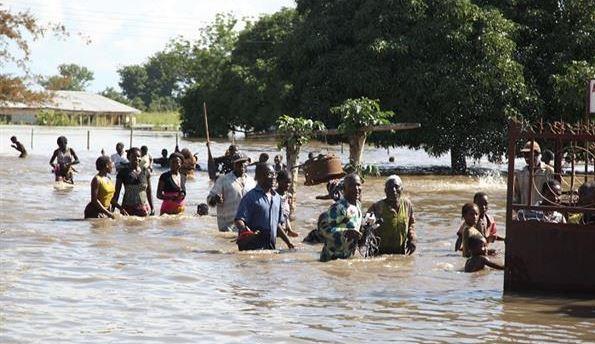 مقتل 17 شخصا وإصابة 23 آخرين في فيضانات بالنيجر