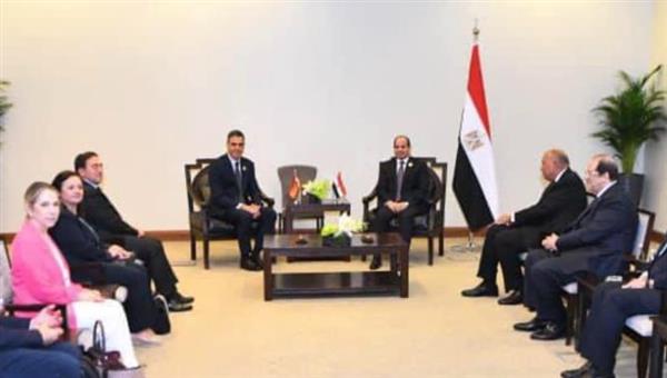 الرئيس السيسي يلتقي في الأردن مع رئيس وزراء إسبانيا