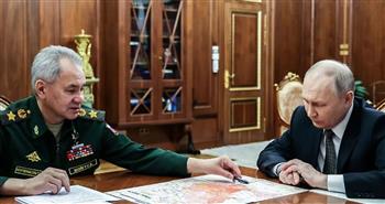 "الكرملين": "بوتين" يعقد اجتماعًا مع المسؤولين العسكريين للاطلاع على سير الحرب بأوكرانيا