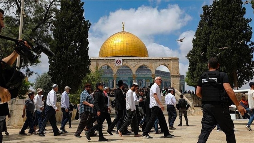 مئات المستوطنين يقتحمون المسجد الأقصى في عيد "الأسابيع العبري"
