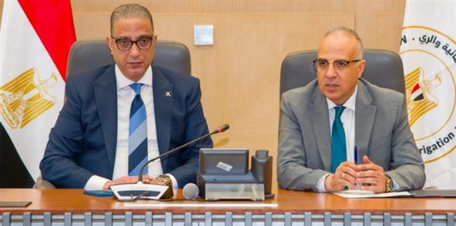 وزير الرى ومحافظ الفيوم يناقشان الموقف المائى بالمحافظة 