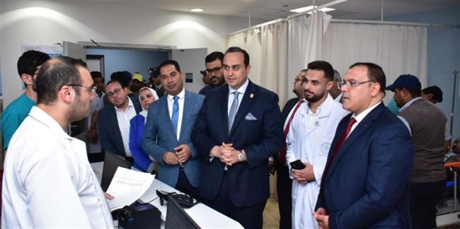 السبكي يطمئن على توافر المستلزمات الطبية بمجمع السويس الطبي 
