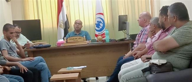 وكيل صحة قنا يناقش مقترح نقل مقر الإدارة الصحية بفرشوط