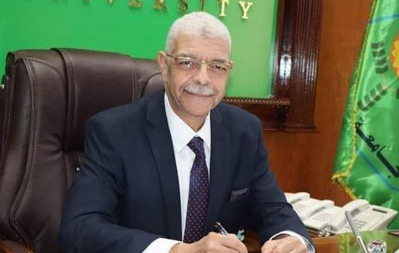 رئيس جامعة المنوفية يهنئ منسوبي الجامعة والعاملين بالإدارة العامة للجامعة بـ عيد الأضحي  