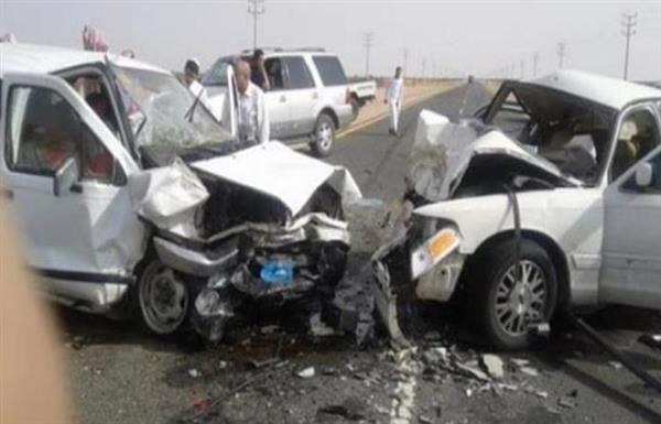إصابة 11 شخصًا في حادث تصادم سيارتين ميكروباص وملاكي بقنا