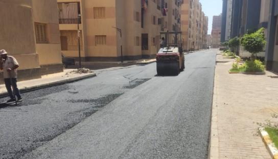 محافظ الغربية يتابع استمرار أعمال الرصف بمحيط عمارات الأوقاف بالعجيزي 