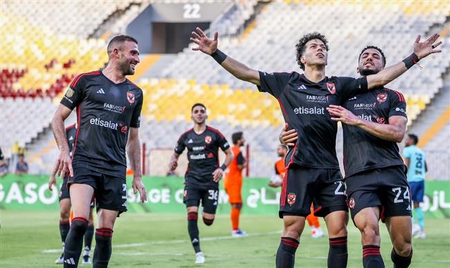 الدوري المصري .. الأهلي يفوز على فاركو بثنائية إمام عاشور