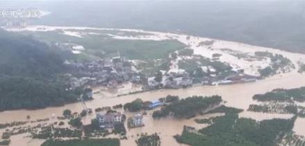 فيضانات تجتاح جنوب الصين عقب هطول أمطار شديدة .. شاهد