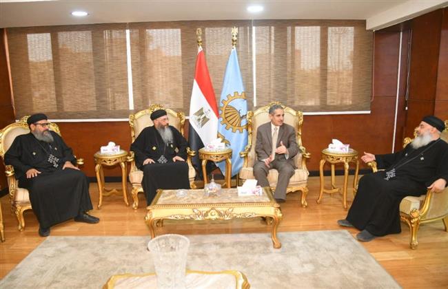 محافظ الغربية يستقبل المهنئين بـ عيد الأضحى المبارك من الكنيسة