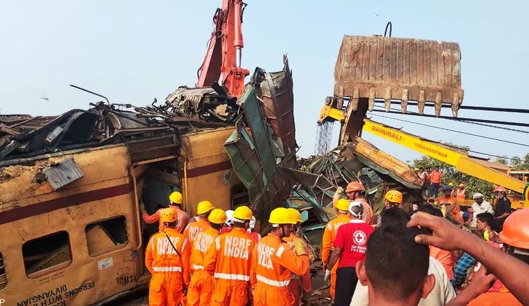 جراء تصادم قطارين في الهند .. مصرع وإصابة 30 شخصًا
