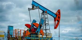   أسعار النفط تحتفظ بمكاسبها مع ارتفاع معنويات المخاطرة