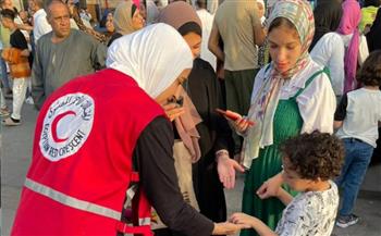   الهلال الأحمر يوزع الهدايا والألعاب على الأطفال الفلسطينيين