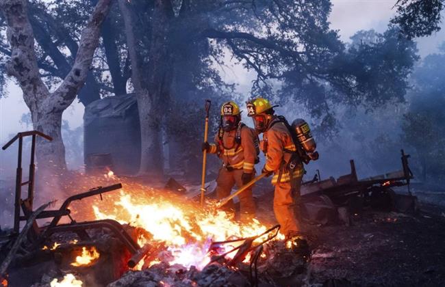 نسبة السيطرة على حرائق الغابات في كاليفورنيا وصلت لـ8%